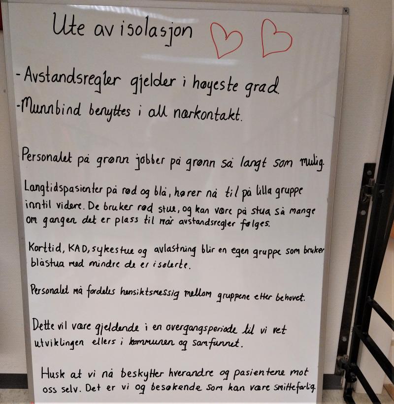 Tavle med informasjon etter isolasjon